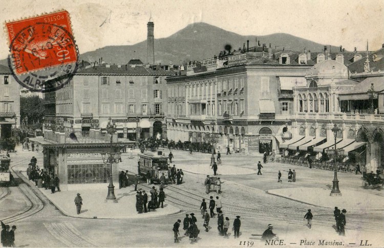 LL_1139_-_NICE_-_Place_Masséna.JPG