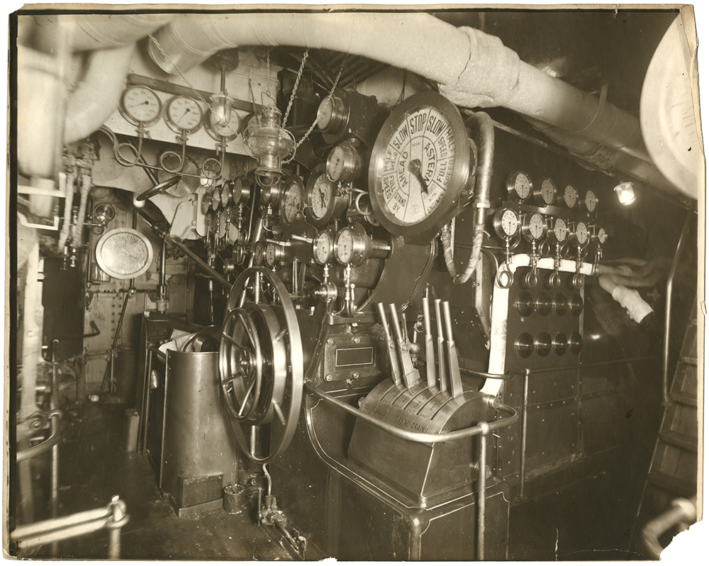 Mauretania_engine_control_room_(9306454601)